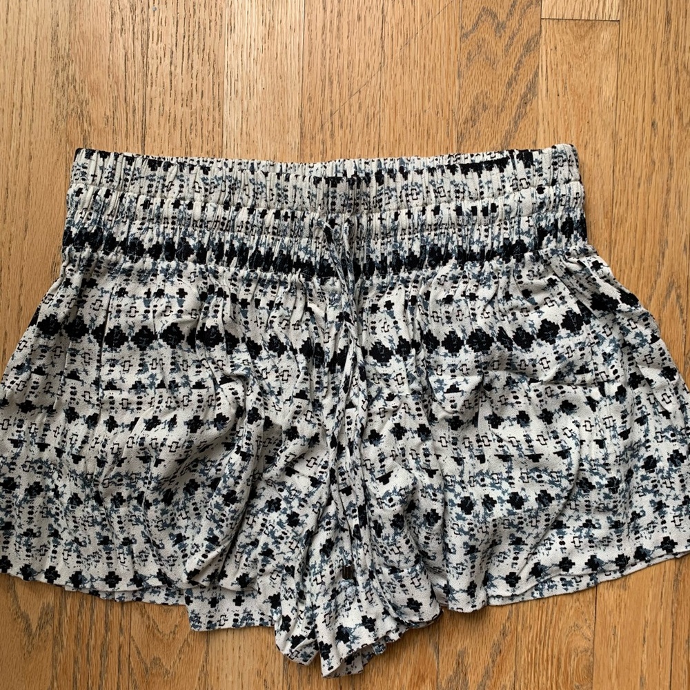 Ella Moss Geometric Pattern Flowy Shorts
